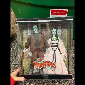 BARBIE‎ & KEN The Munsters Collector Gift Set Dolls Mattel 50544 MIB Condition